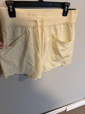 CALIA Mid Rise Shorts Size M Cream Lightweight Drawstring Athletic